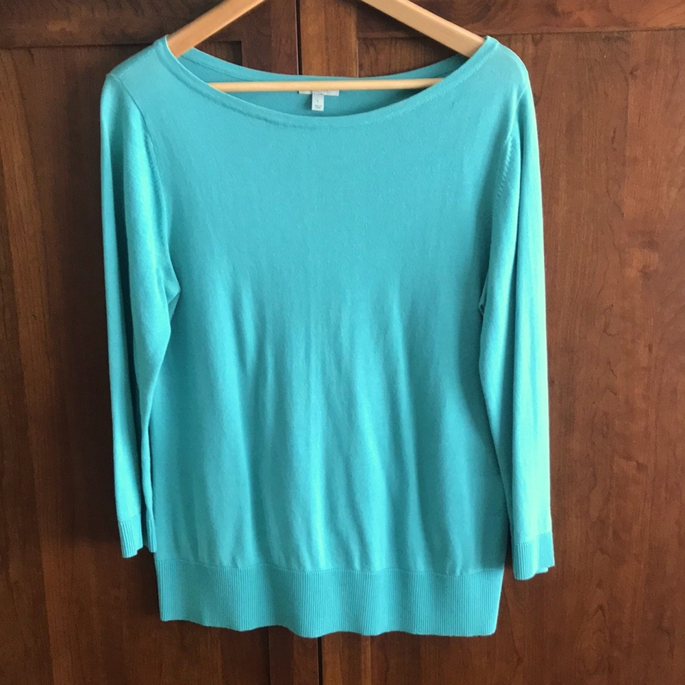 Three quarter sleeve sweater